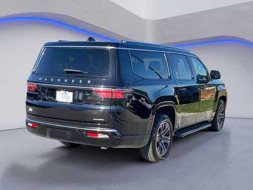 Diamond Black Crystal Pearlcoat 2024 Jeep Wagoneer L Series II