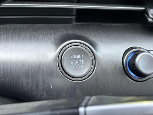 Atlas White 2024 Hyundai KONA SEL