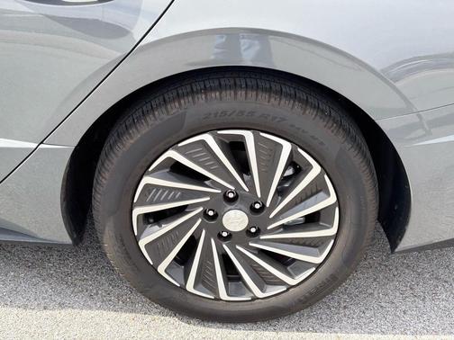 2023 Hyundai SONATA Hybrid SE
