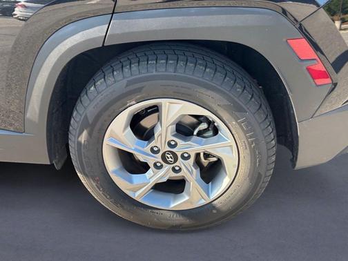 Black Pearl 2024 Hyundai TUCSON SEL