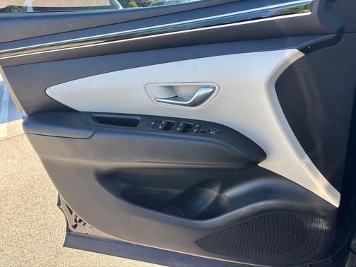 Black Pearl 2024 Hyundai TUCSON SEL
