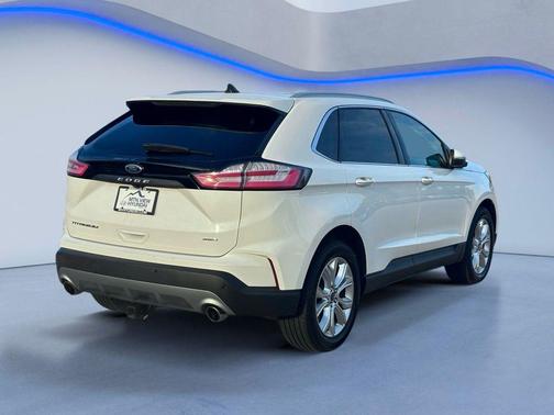 White Metallic 2022 Ford Edge Titanium