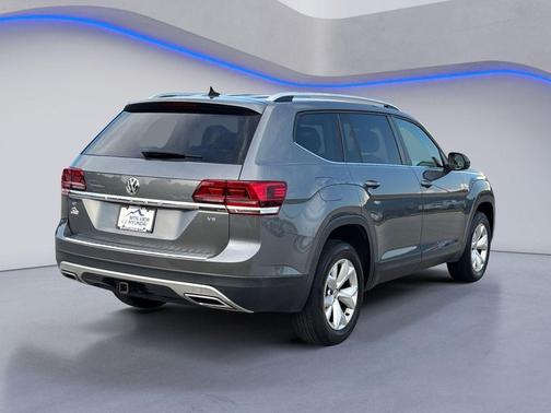 Platinum Gray Metallic 2019 Volkswagen Atlas 3.6L SE
