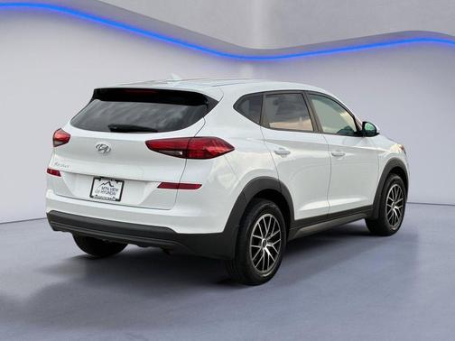 Dazzling White 2019 Hyundai TUCSON SE