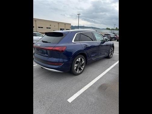 2021 Audi e-tron Premium