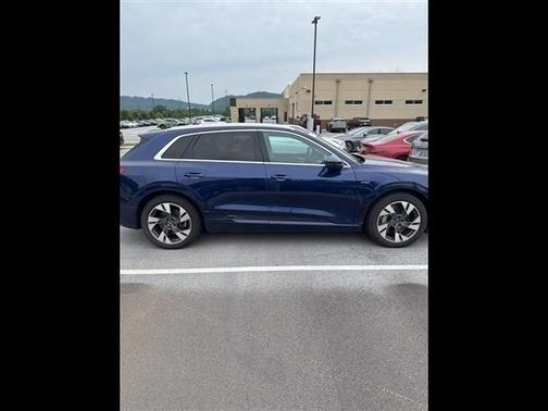 2021 Audi e-tron Premium
