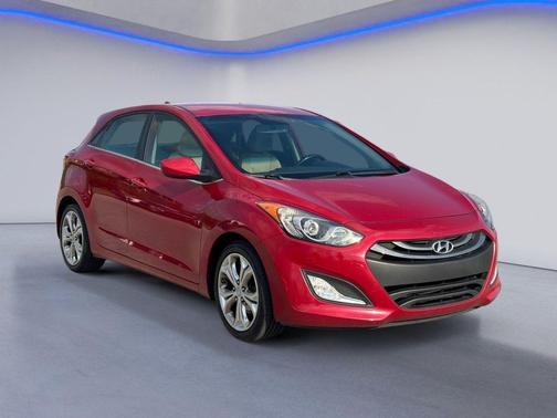 Red 2013 Hyundai Elantra GT Base