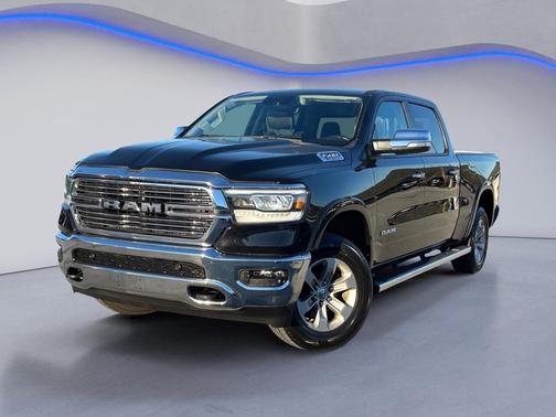 Diamond Black Crystal Pearlcoat 2022 RAM 1500 Laramie