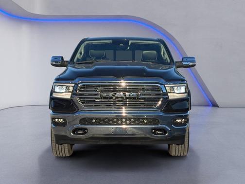 Diamond Black Crystal Pearlcoat 2022 RAM 1500 Laramie