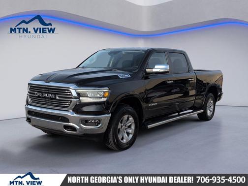 Diamond Black Crystal Pearlcoat 2022 RAM 1500 Laramie