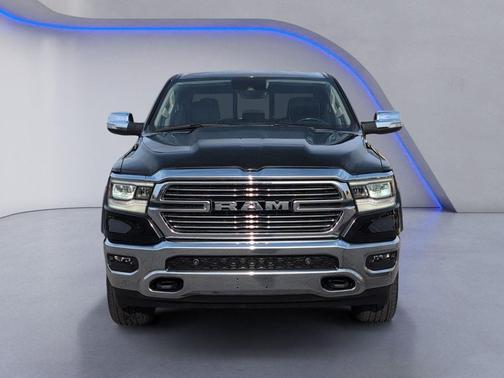 Diamond Black Crystal Pearlcoat 2022 RAM 1500 Laramie