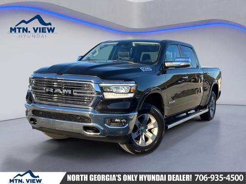 Diamond Black Crystal Pearlcoat 2022 RAM 1500 Laramie