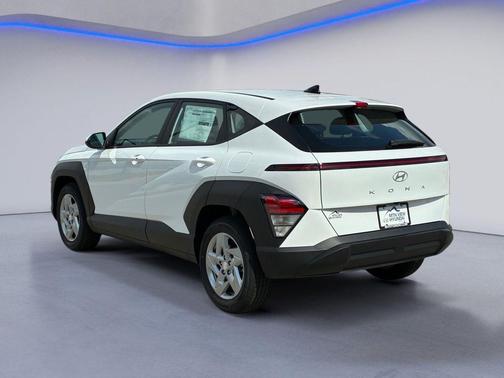Atlas White 2027 Hyundai KONA SE