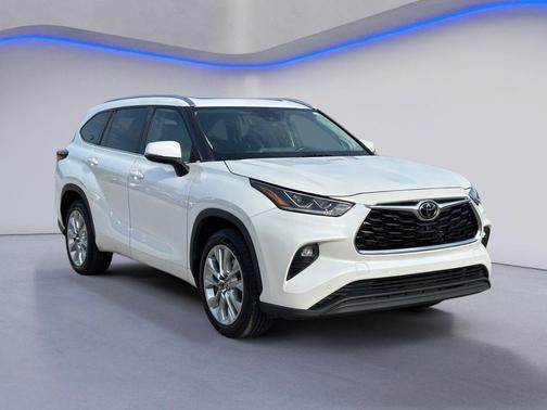 Wind Chill Pearl 2022 Toyota Highlander Limited