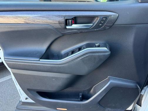 Wind Chill Pearl 2022 Toyota Highlander Limited