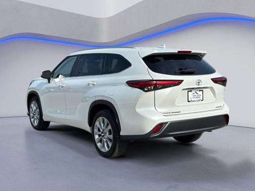 Wind Chill Pearl 2022 Toyota Highlander Limited