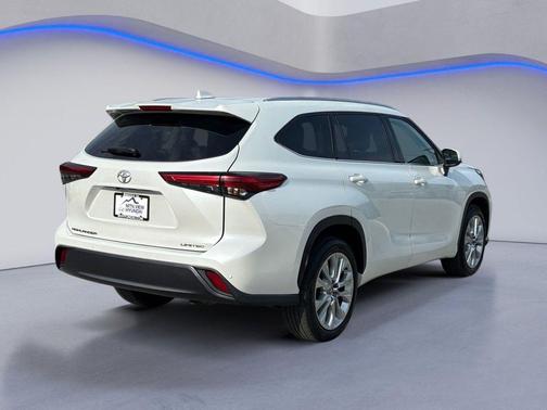 Wind Chill Pearl 2022 Toyota Highlander Limited