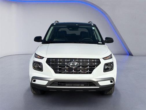 Lunar White w/Black Roof 2026 Hyundai VENUE SEL