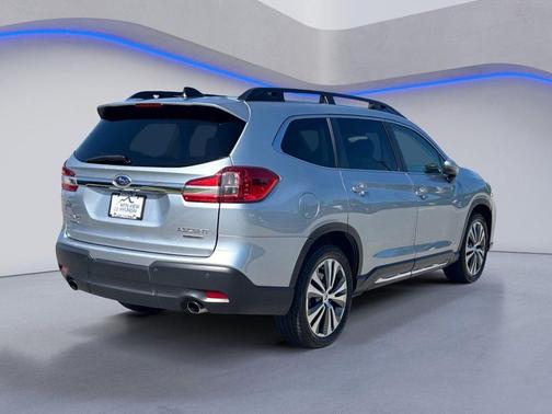 Ice Silver Metallic 2022 Subaru Ascent Limited 8-Passenger