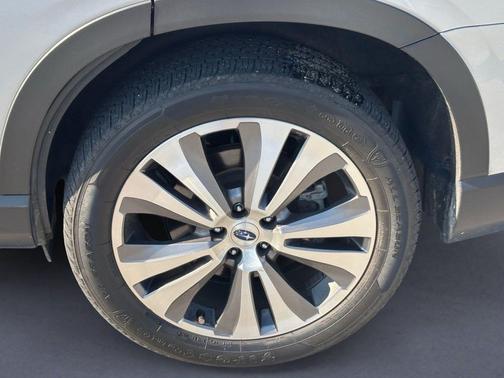 Ice Silver Metallic 2022 Subaru Ascent Limited 8-Passenger