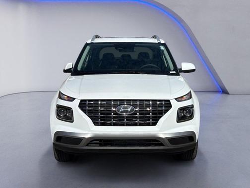 Lunar White 2026 Hyundai VENUE SEL