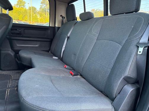 Diamond Black Crystal Pearlcoat 2020 RAM 2500 Tradesman Crew Cab 4x4 6'4' Box