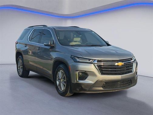 Sterling Gray Metallic 2023 Chevrolet Traverse LT Cloth