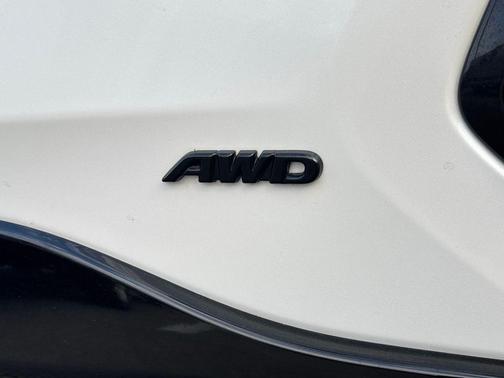 Wind Chill Pearl 2024 Toyota RAV4 Hybrid SE