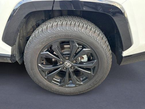 Wind Chill Pearl 2024 Toyota RAV4 Hybrid SE