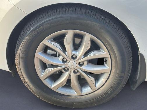 Snow White Pearl 2019 Kia Sedona EX