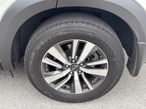 2024 Nissan Pathfinder SL 4WD