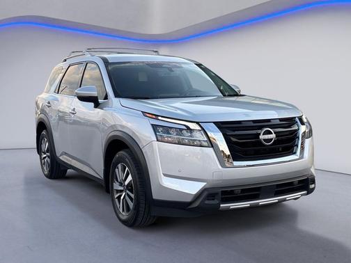 2024 Nissan Pathfinder SL 4WD
