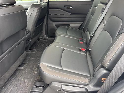 2024 Nissan Pathfinder SL 4WD