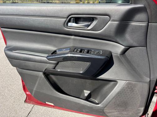 2022 Nissan Pathfinder SV 2WD