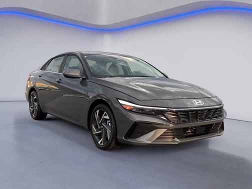 2025 Hyundai ELANTRA SEL