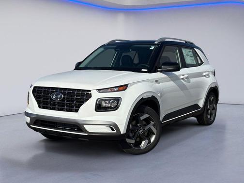 Lunar White w/Black Roof 2026 Hyundai VENUE SEL w/Two-Tone Roof
