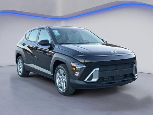 Abyss Black Pearl 2026 Hyundai KONA SE