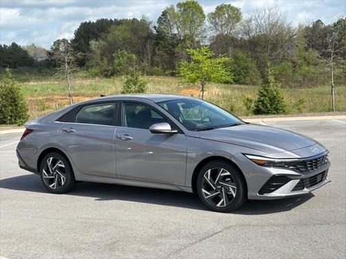 2025 Hyundai ELANTRA SEL