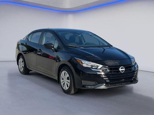 Super Black Metallic 2025 Nissan Versa 1.6 S