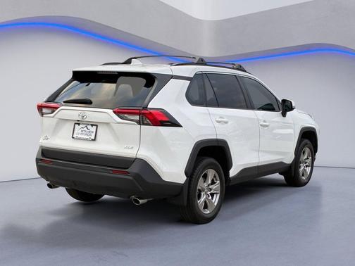 Ice 2023 Toyota RAV4 XLE
