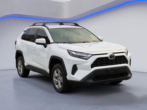 Ice 2023 Toyota RAV4 XLE