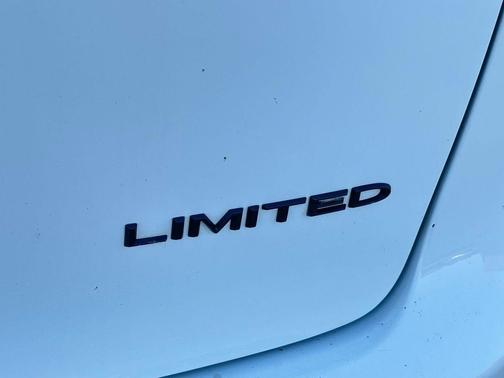 Bright White Clearcoat 2025 Chrysler Pacifica Limited