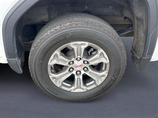 Summit White 2025 GMC Sierra 1500 SLT