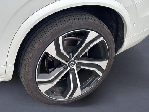 Crystal White 2024 Volvo XC90 B6 Ultimate Bright Theme 7-Seater
