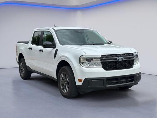 Oxford White 2024 Ford Maverick XLT