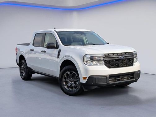 Oxford White 2024 Ford Maverick XLT