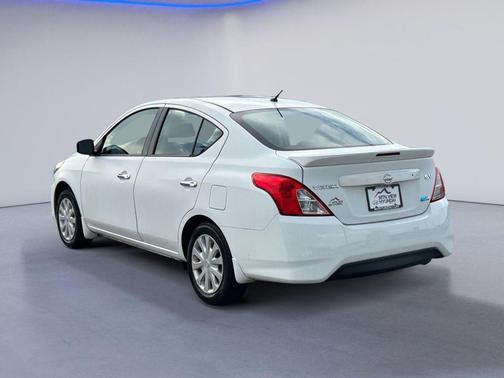 Fresh Powder 2015 Nissan Versa 1.6 SV