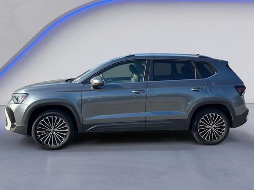 Platinum Gray Metallic 2025 Volkswagen Taos 1.5T SE