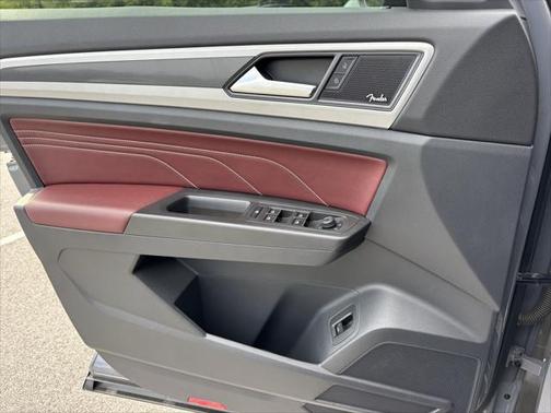 2022 Volkswagen Atlas Cross Sport 3.6L V6 SEL Premium R-Line