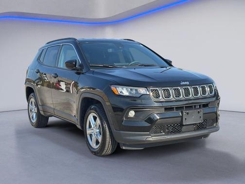 Diamond Black Crystal Pearlcoat 2024 Jeep Compass Latitude